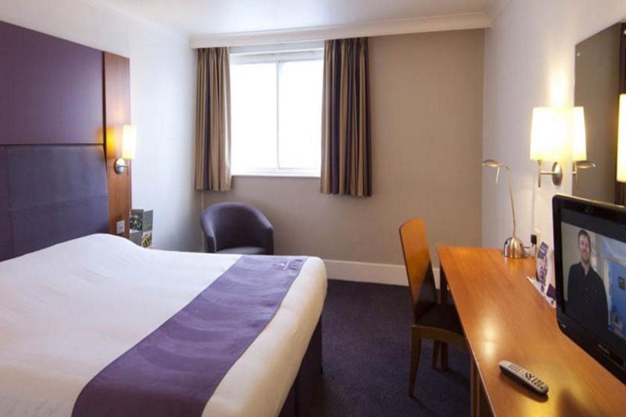 Premier Inn Premier Inn Wrexham North Екстер'єр фото